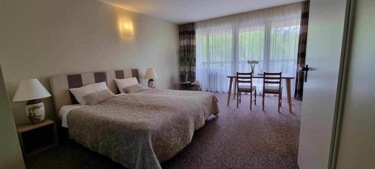 Hotel Irbeni Brivkalni Exteriér fotografie