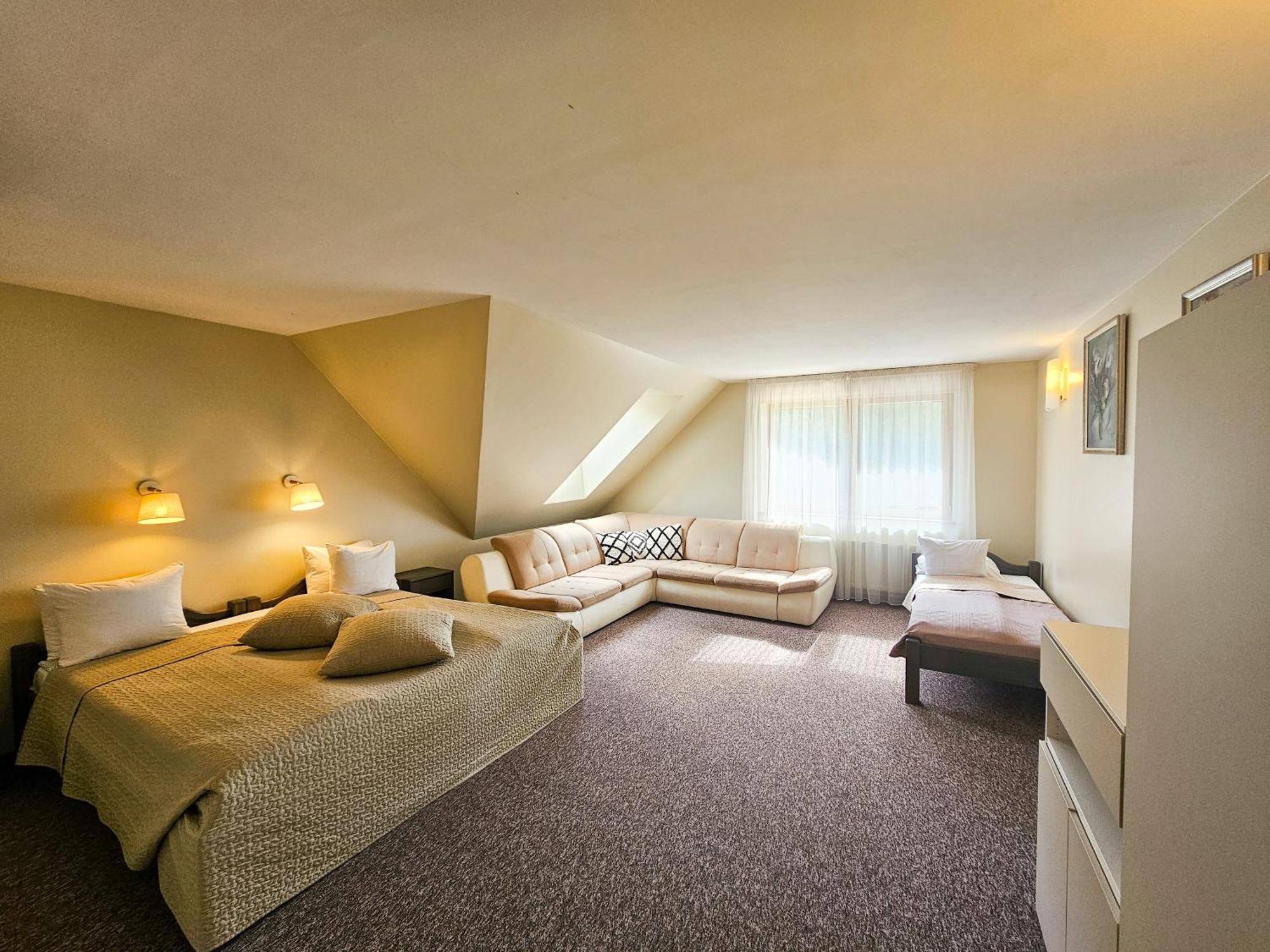 Hotel Irbeni Brivkalni Exteriér fotografie