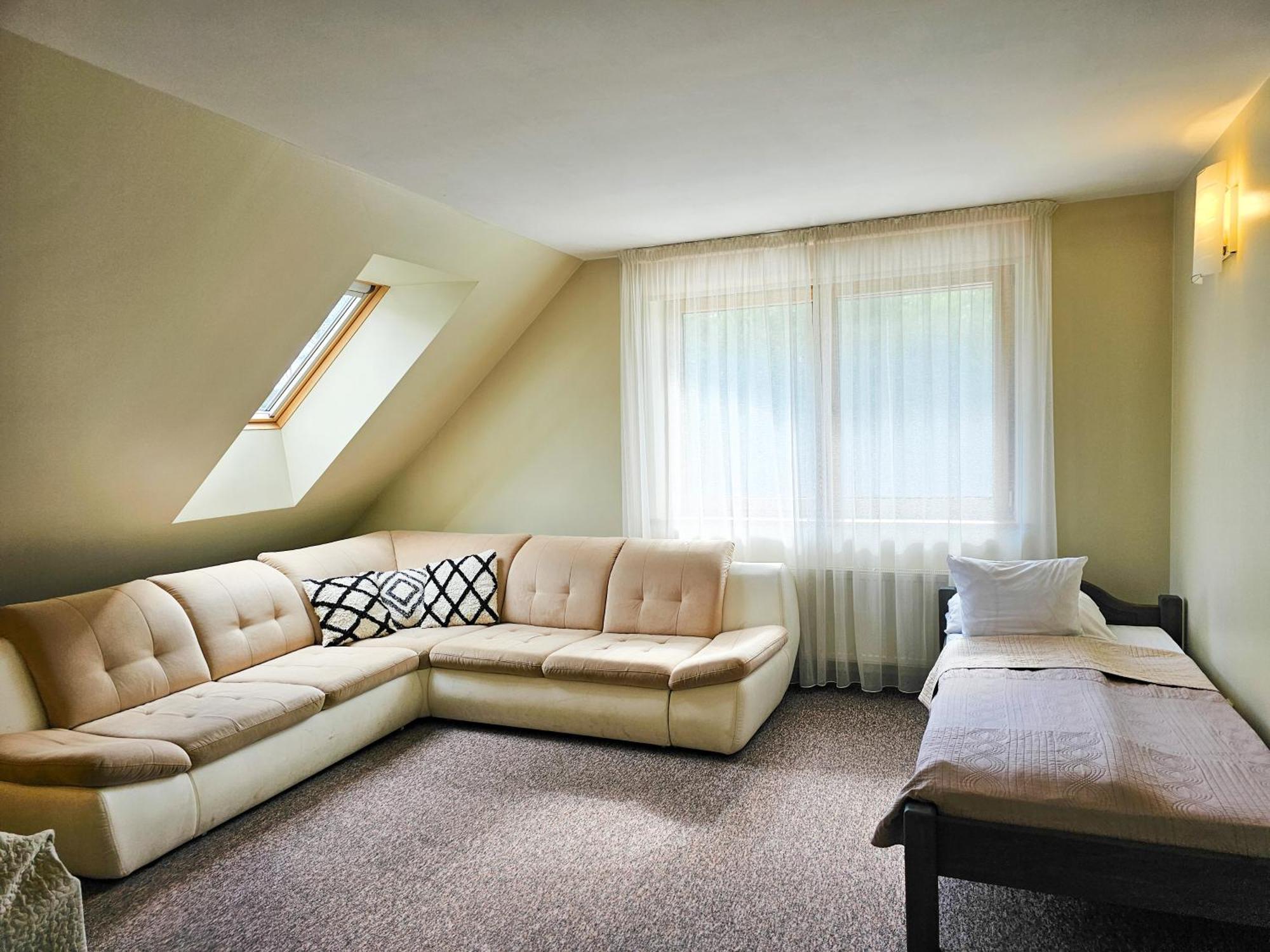 Hotel Irbeni Brivkalni Exteriér fotografie