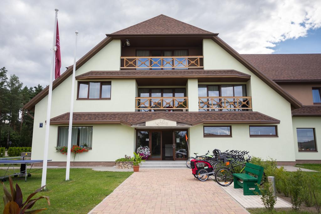 Hotel Irbeni Brivkalni Exteriér fotografie